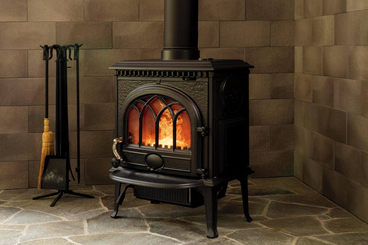 With wood stove and hot spring, Detached cottage, Smoking