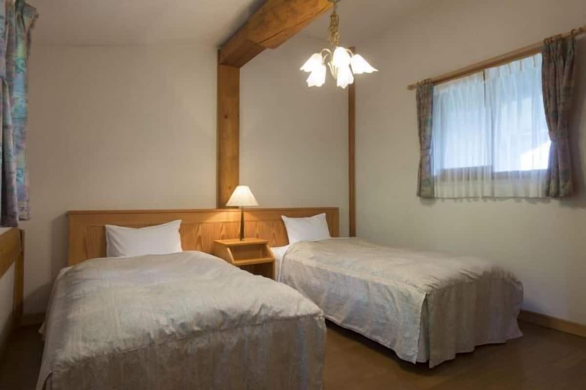 1 Schlafzimmer, Schreibtisch, Bettwäsche
