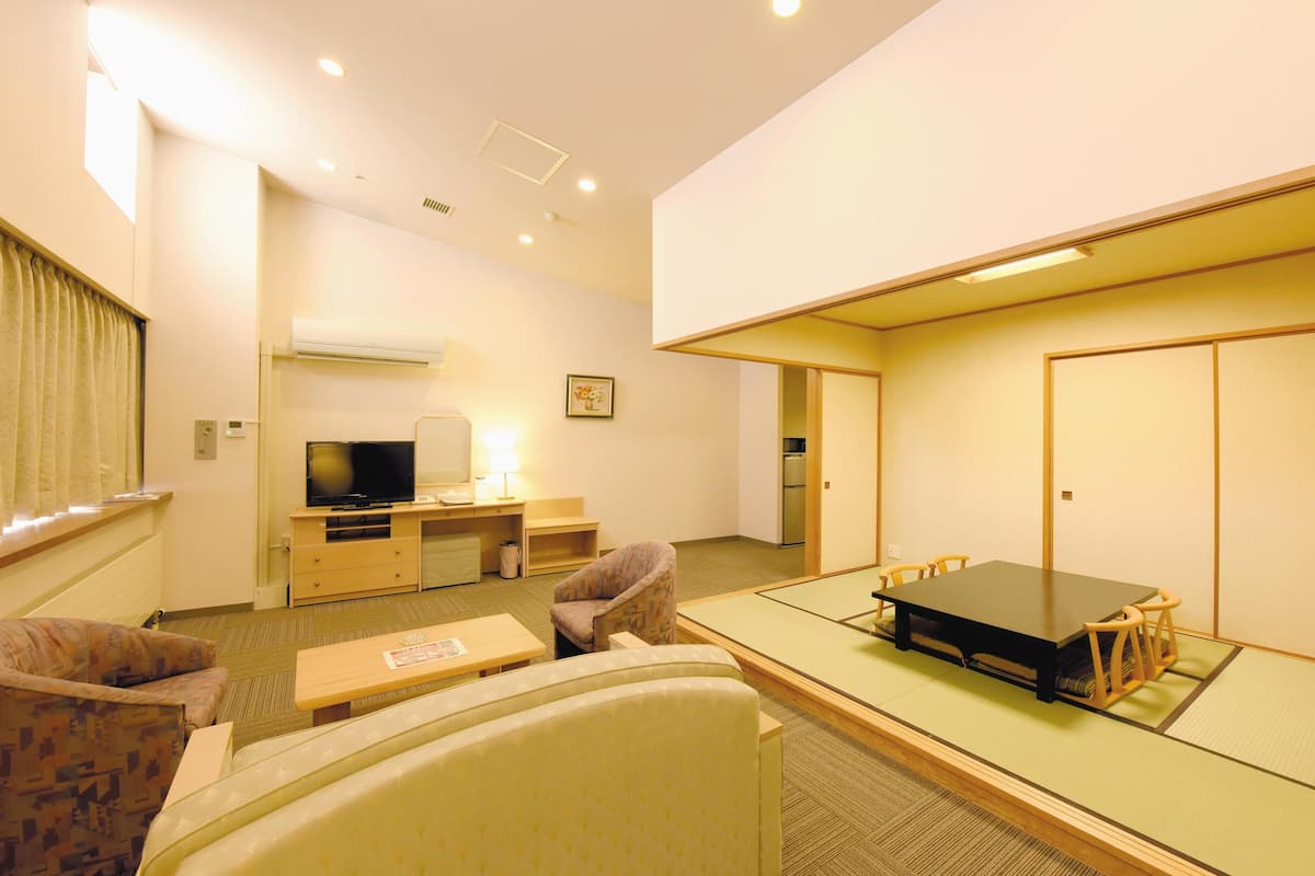Room | Premium bedding, desk, free WiFi, bed sheets
