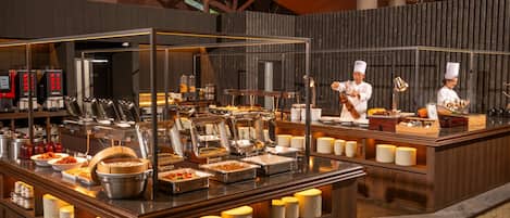 S'hi serveixen sopars i plats de cuina francesa