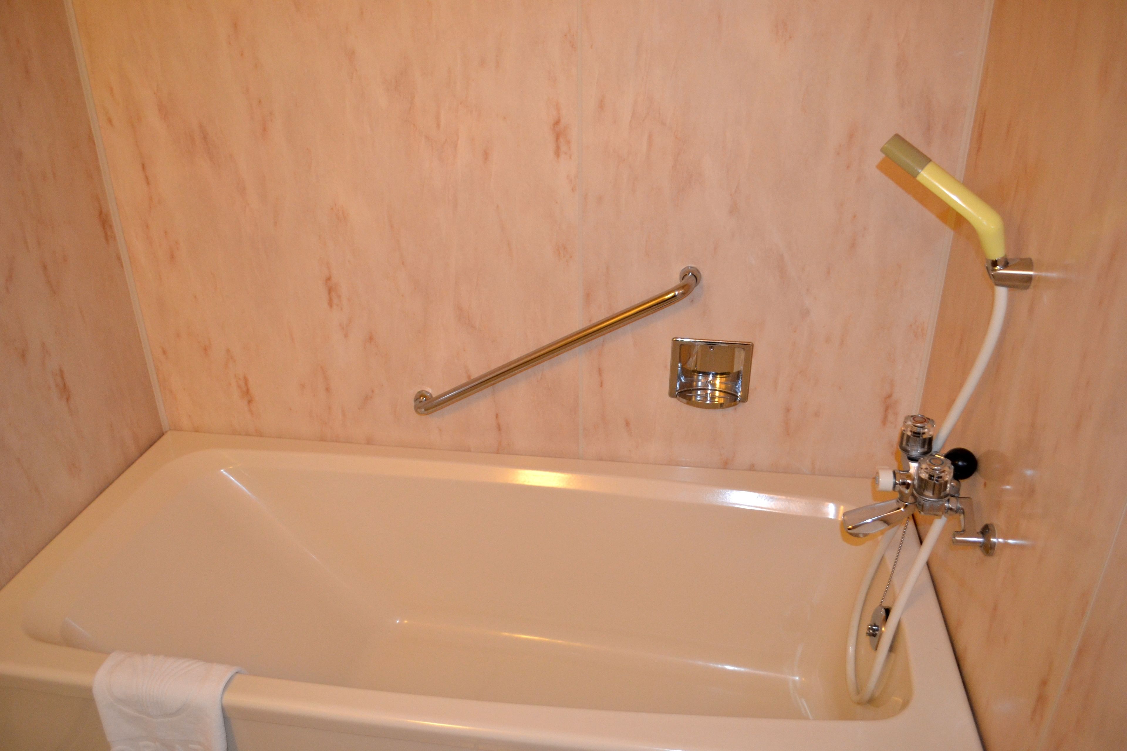 deep-soaking bathtub