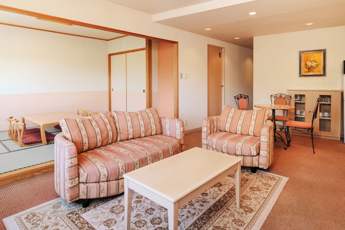 Premium bedding, desk, free WiFi, bed sheets