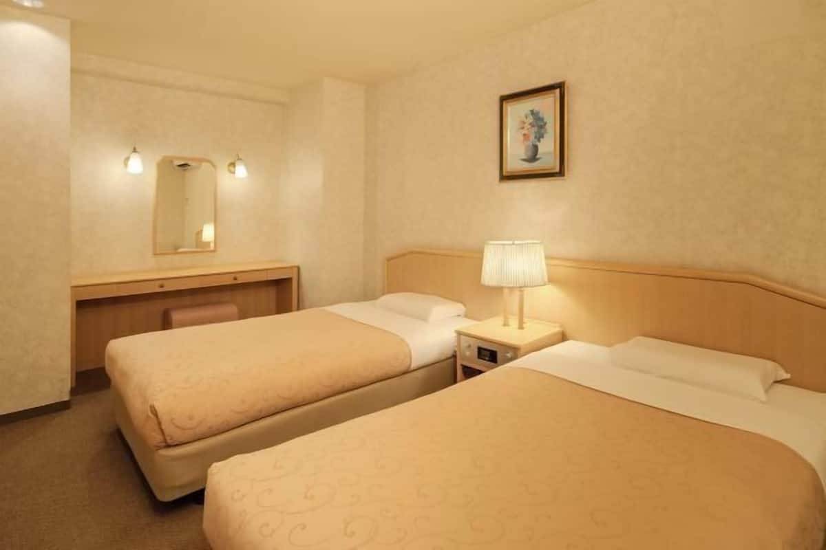 Premium bedding, desk, free WiFi, bed sheets