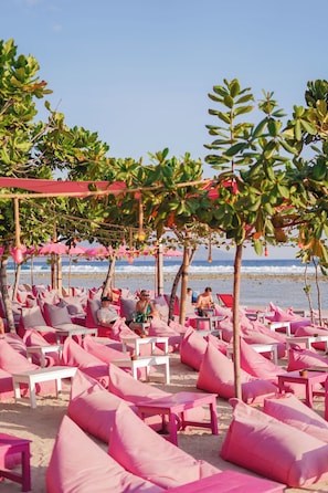 Beach bar - PinkCoco Gili Trawangan - Constant Surprises- for Cool Adults Only (Gili Trawangan)