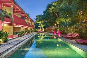 Outdoor pool, pool loungers - PinkCoco Gili Trawangan - Constant Surprises- for Cool Adults Only (Gili Trawangan)