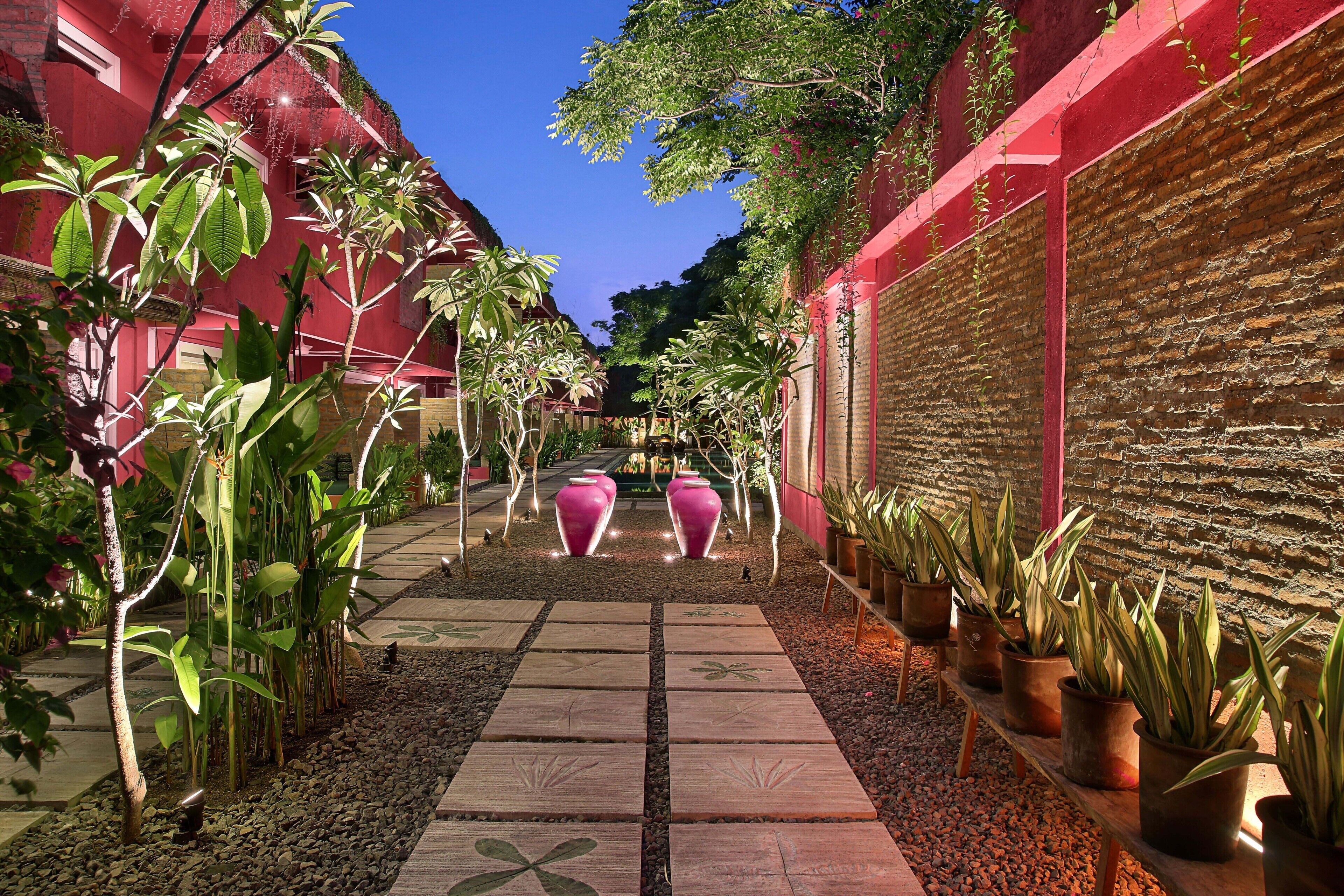 Outdoor pool, pool loungers