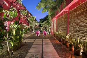 屋外プール、サンラウンジャー