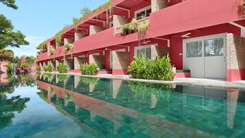 Outdoor pool, pool loungers