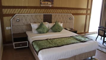 Hochwertige Bettwaren, Minibar, Zimmersafe, Schreibtisch