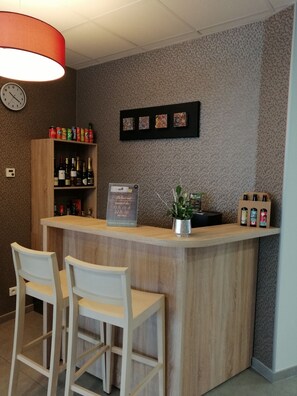 Bar (on property) - Logis Hôtel - La Chambre d'Amiens (Amiens)