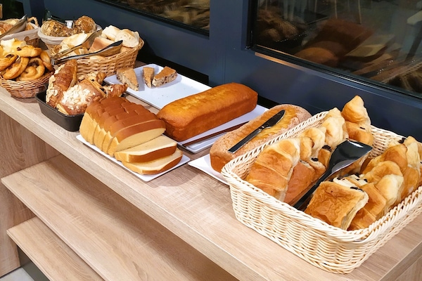 Café da manhã com buffet diário (EUR 11 por pessoa)