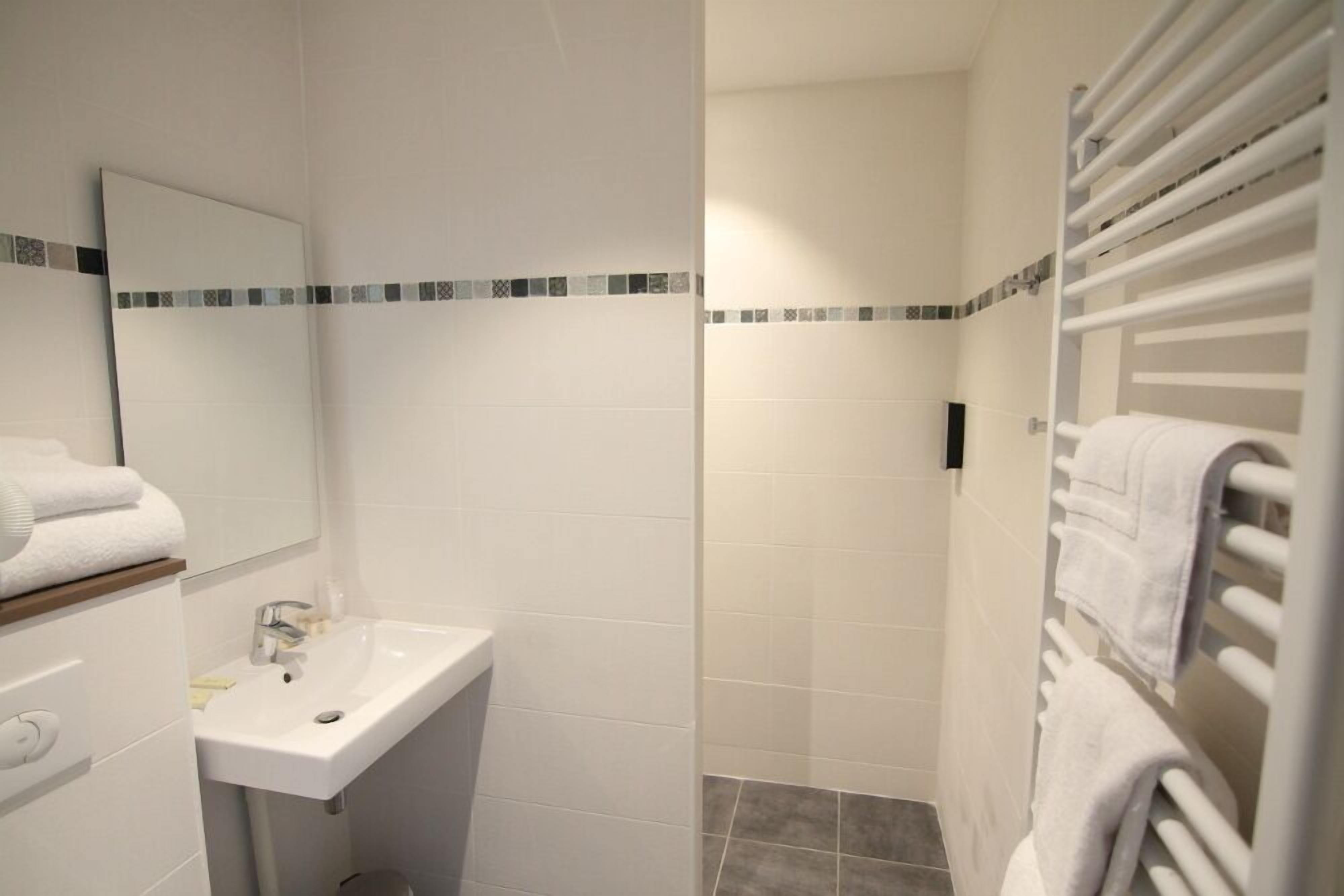 triple room, terrace | bathroom | free toiletries, hair dryer, towels