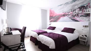 Caja de seguridad en la habitación y escritorio