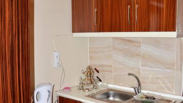 Réfrigérateur, plaque de cuisson, cafetiÚre/bouilloire