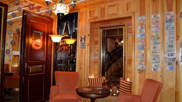 Coin salon dans le hall