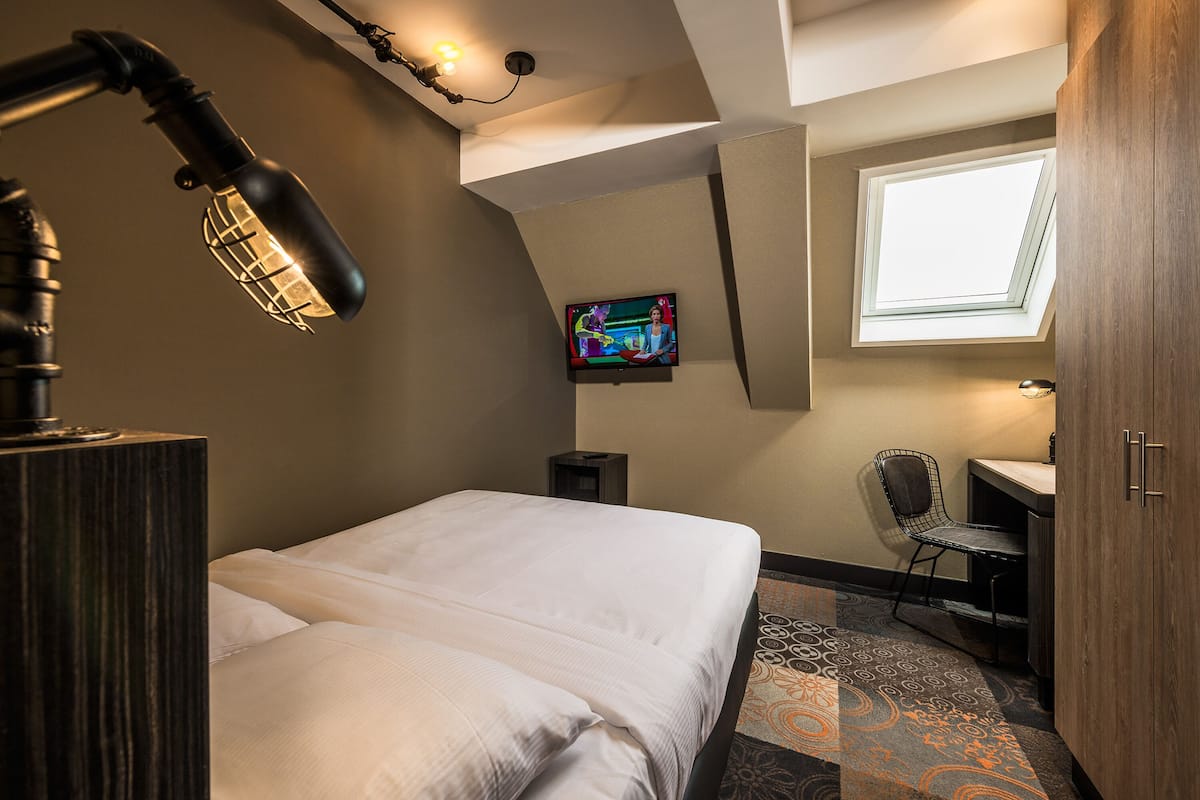 Small Double Room | In-room safe, desk, free WiFi, bed sheets