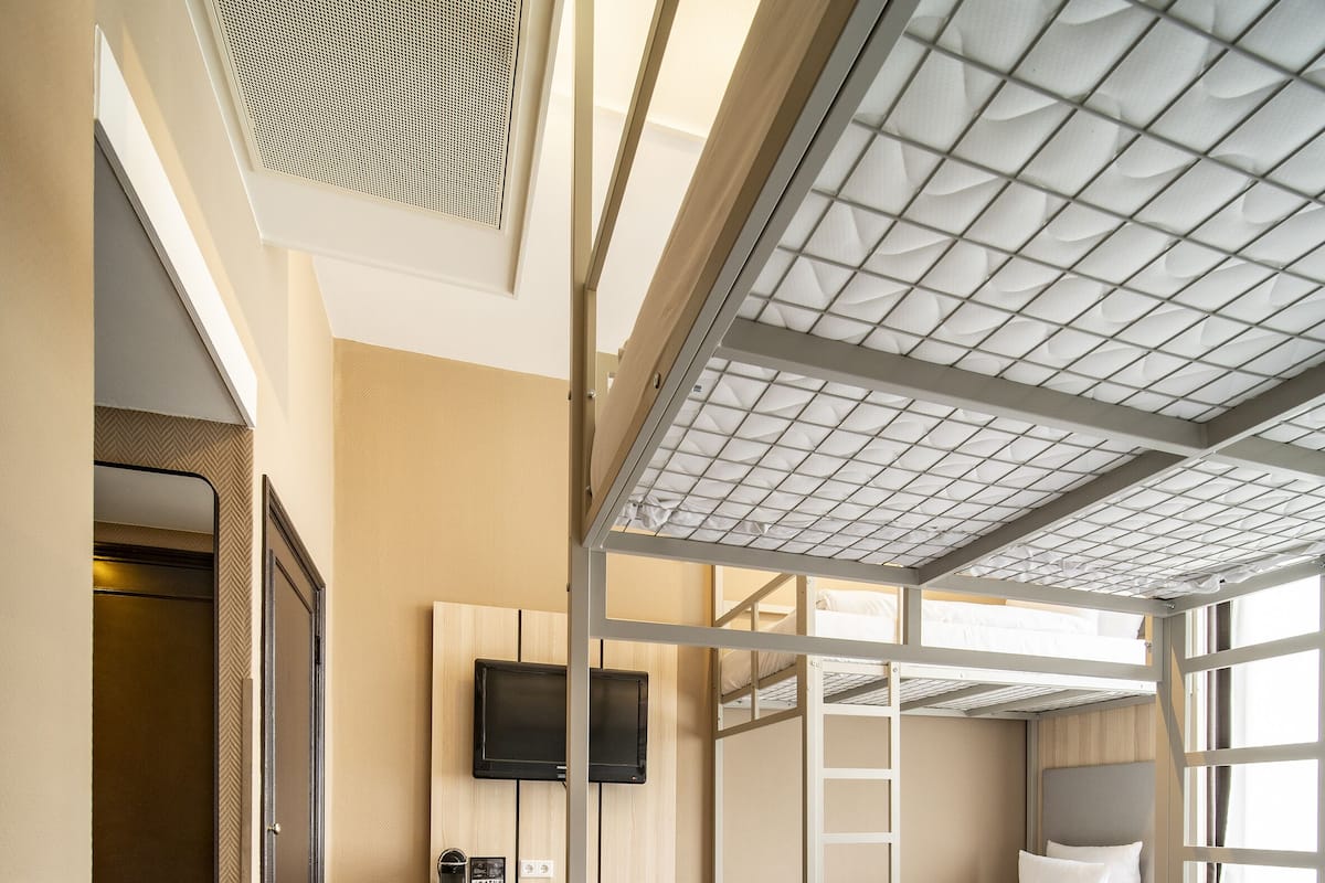 Family Room | In-room safe, desk, free WiFi, bed sheets