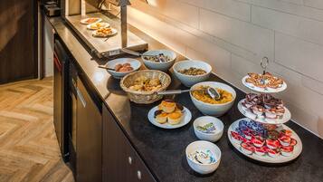 Daily buffet breakfast (EUR 18.50 per person)