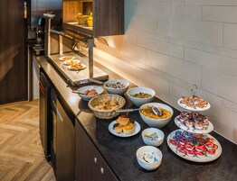 Petit déjeuner buffet servi tous les jours en supplément