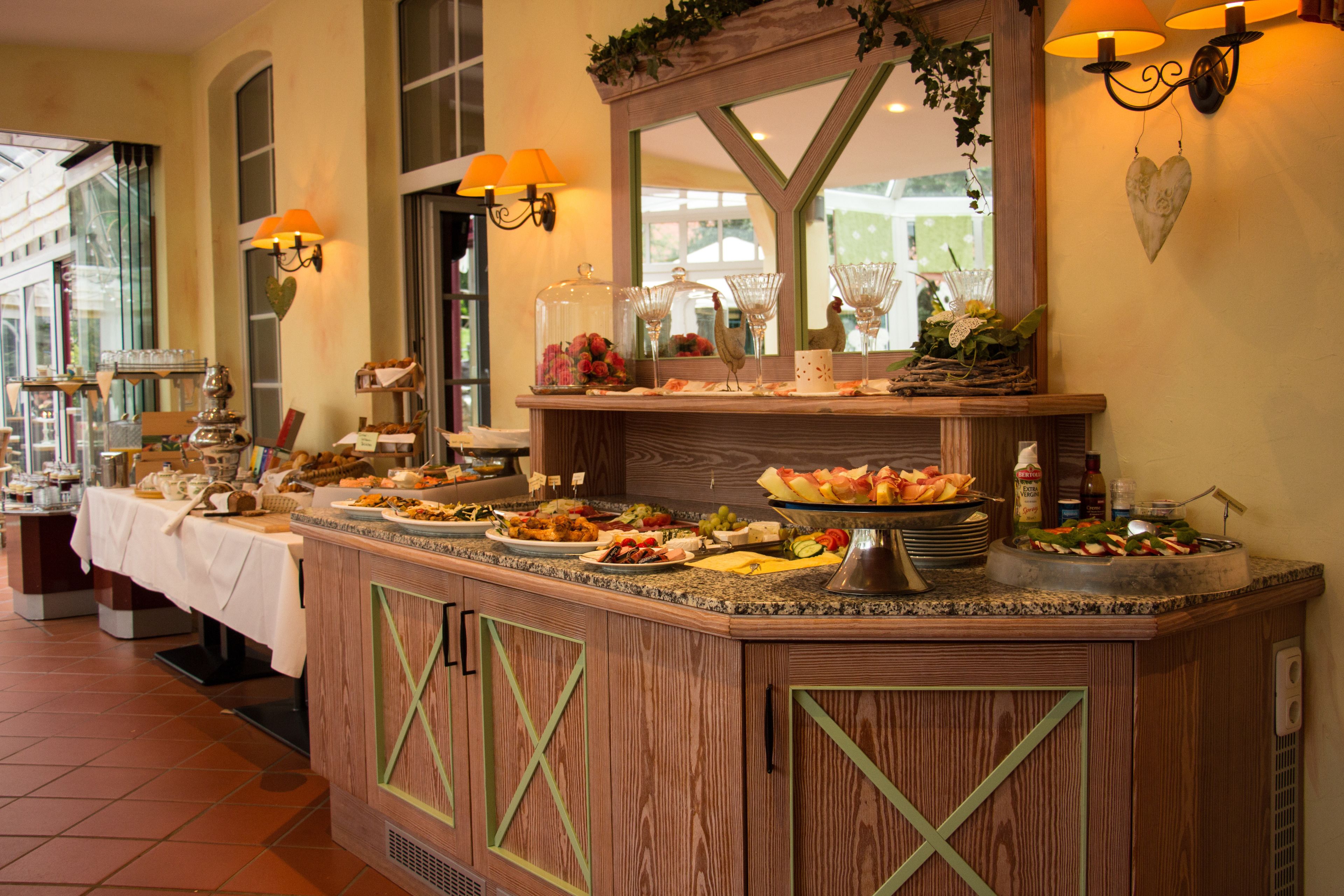 To-go breakfast on weekdays (EUR 15.00 per person)