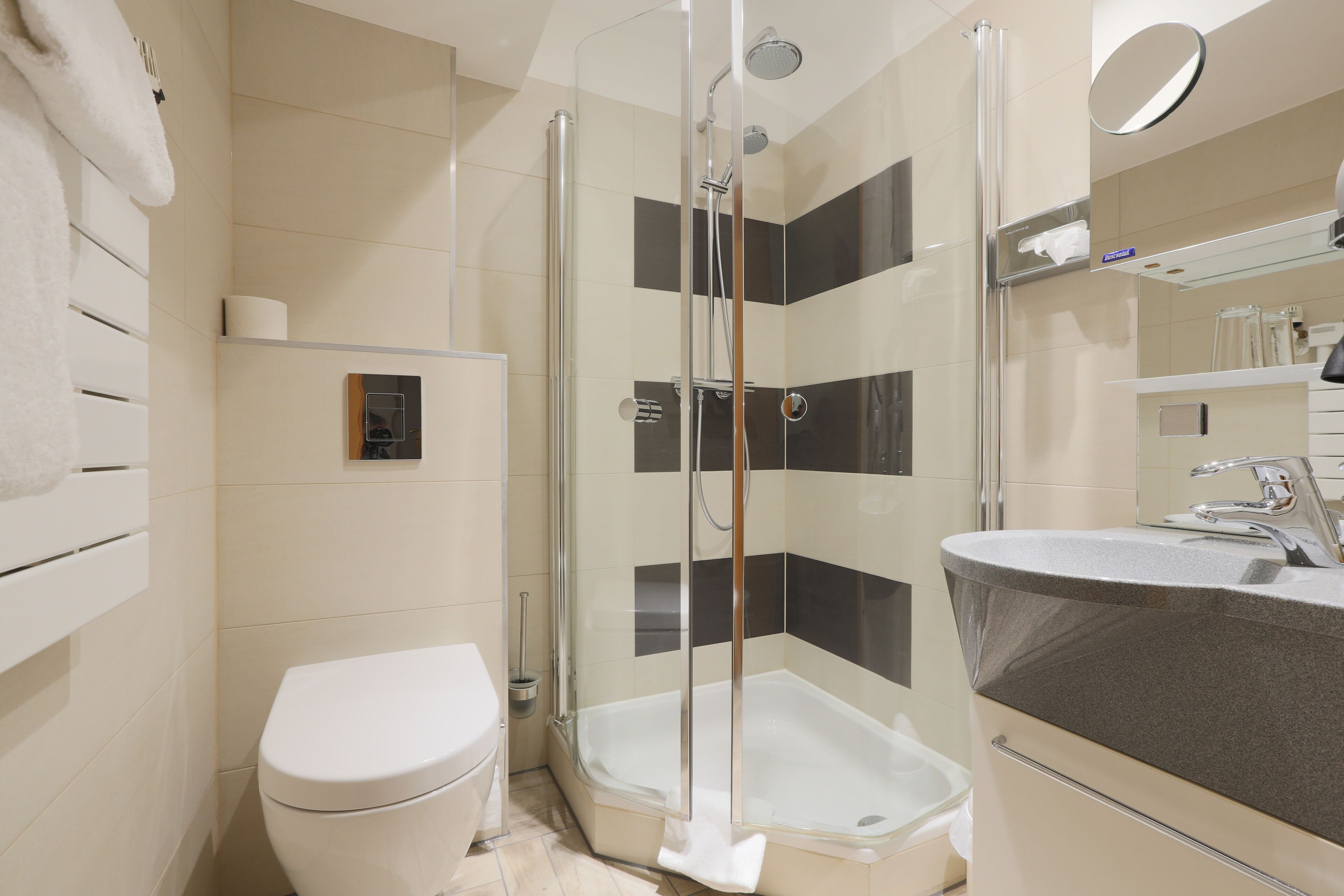 standard single room | bathroom | free toiletries, slippers, towels