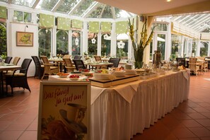 Frokost på farten på hverdagene (EUR 15.00 per person)