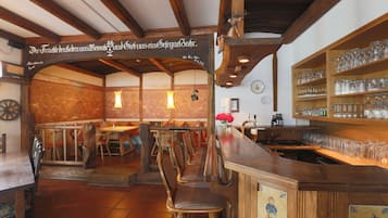 Bar (trong khuôn viên)