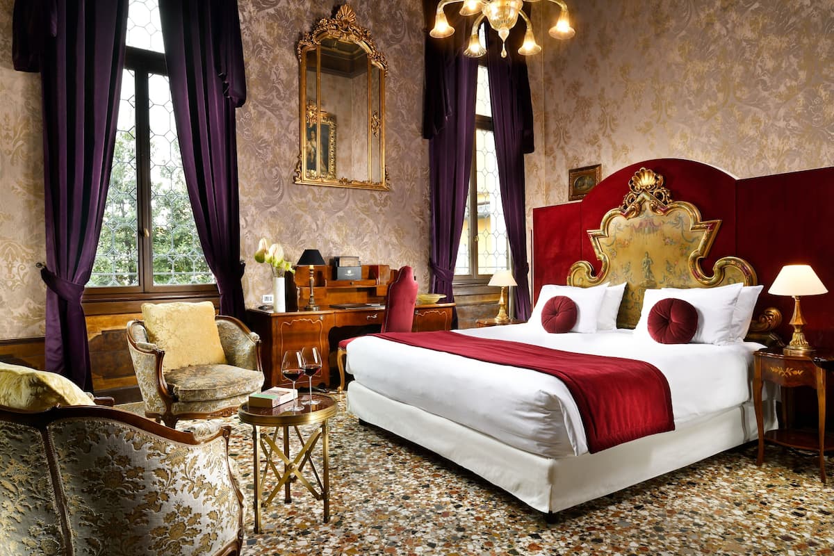 luxury suite, canal view | 2 bedrooms, premium bedding, minibar, in-room safe