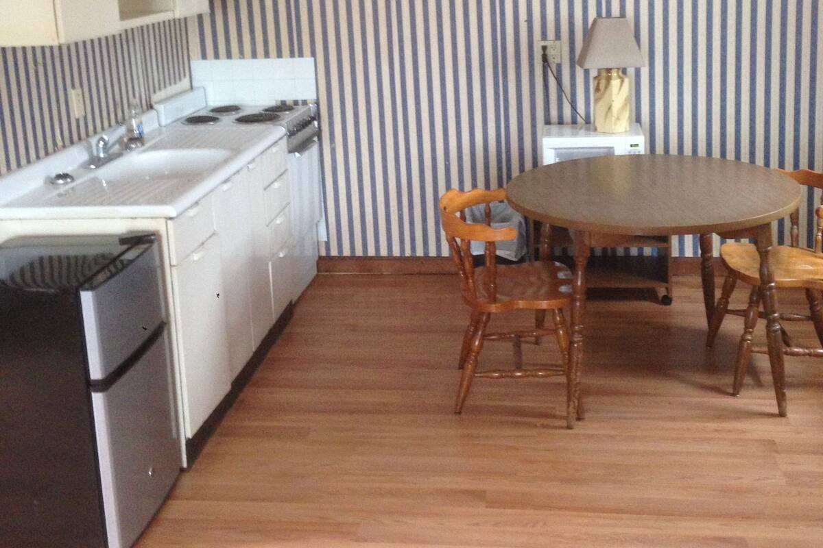 Room, 2 Queen Beds and 1 Sofa Bed, Kitchenette | Private kitchenette | Fridge