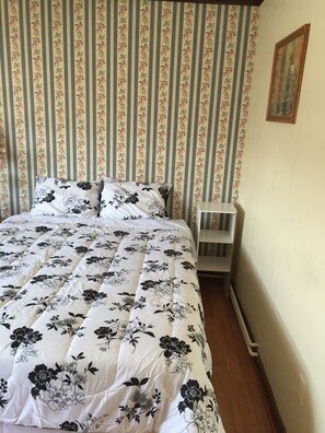Premium bedding, individually decorated, individually furnished - AmerItal International Suites (Hampton)