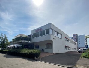 Fachada de la propiedad