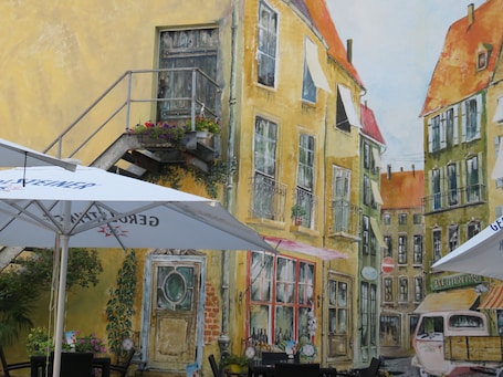 Fassade der Unterkunft. Hotel am Westend