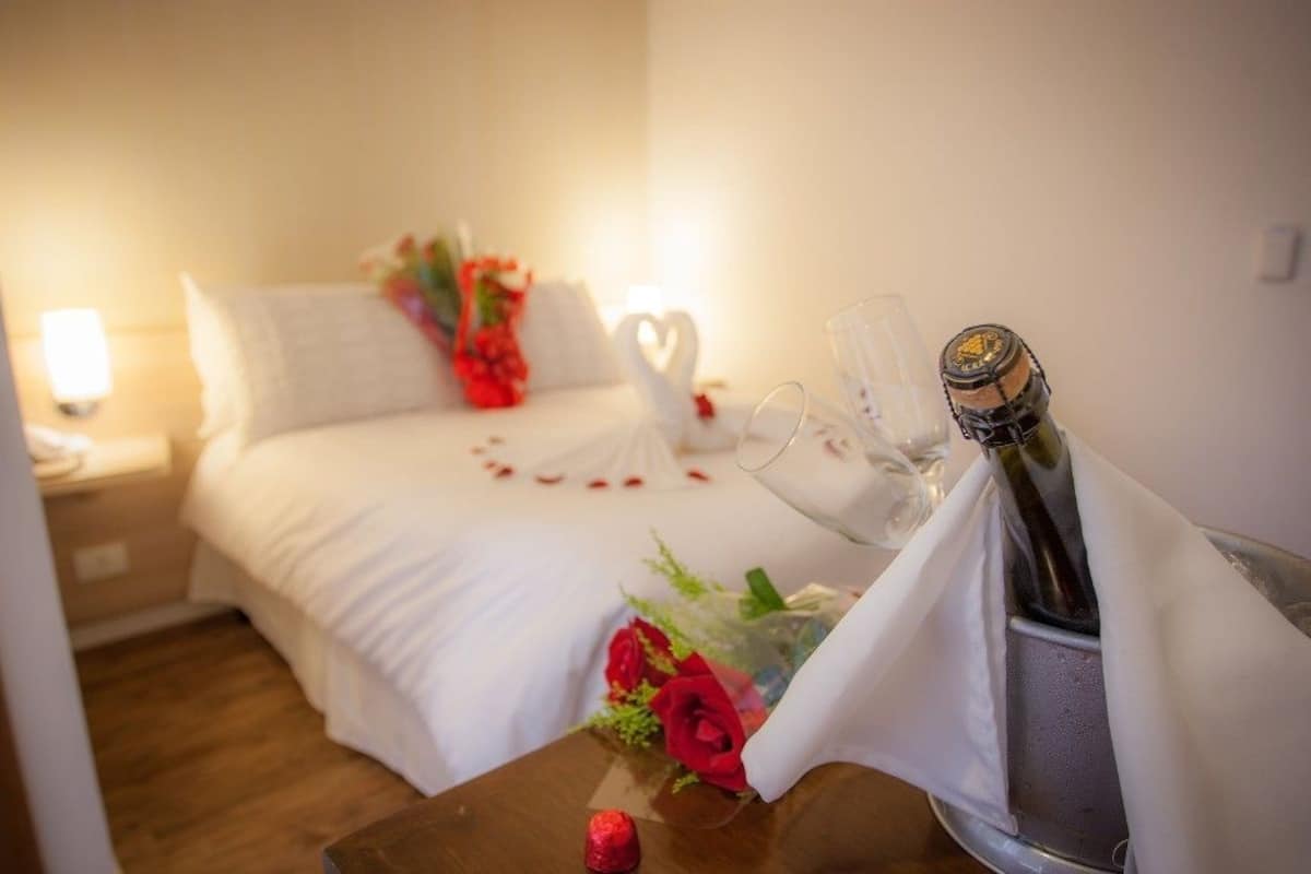 Minibar, safe på rommet, blendingsgardiner og wi-fi (inkludert)