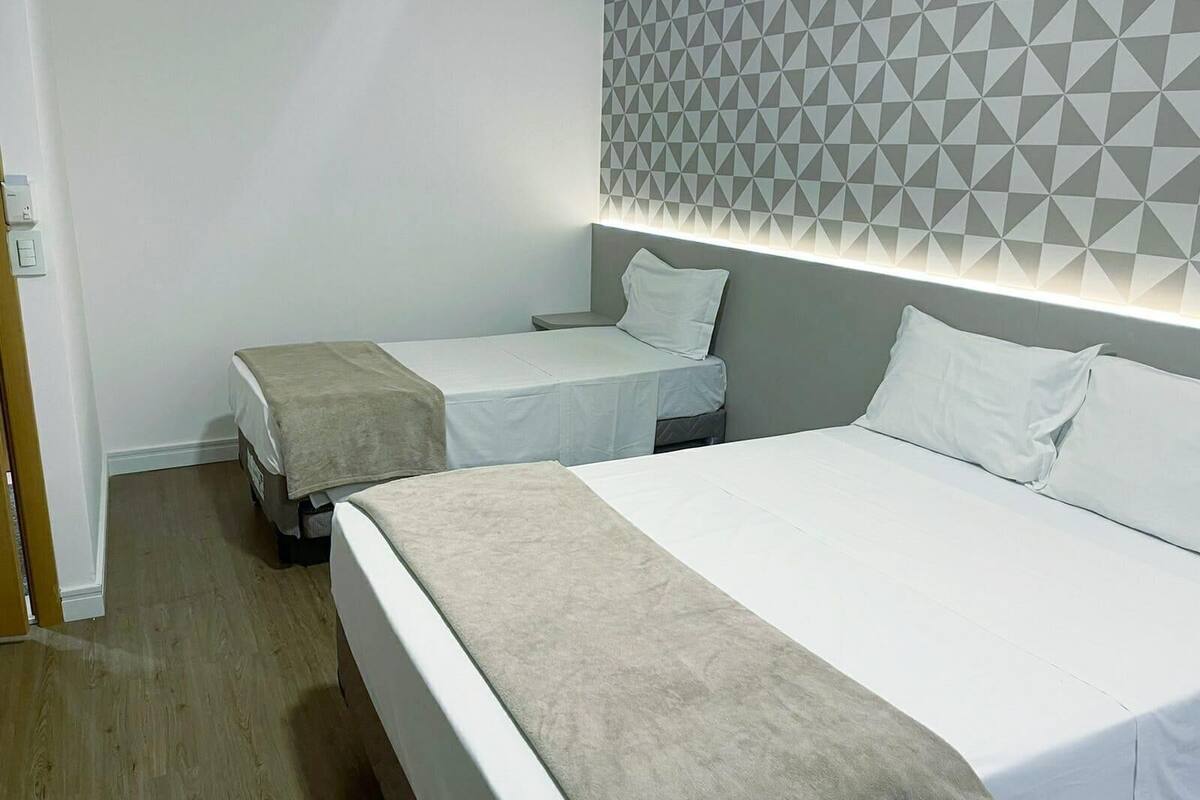 Minibar, safe på rommet, blendingsgardiner og wi-fi (inkludert)