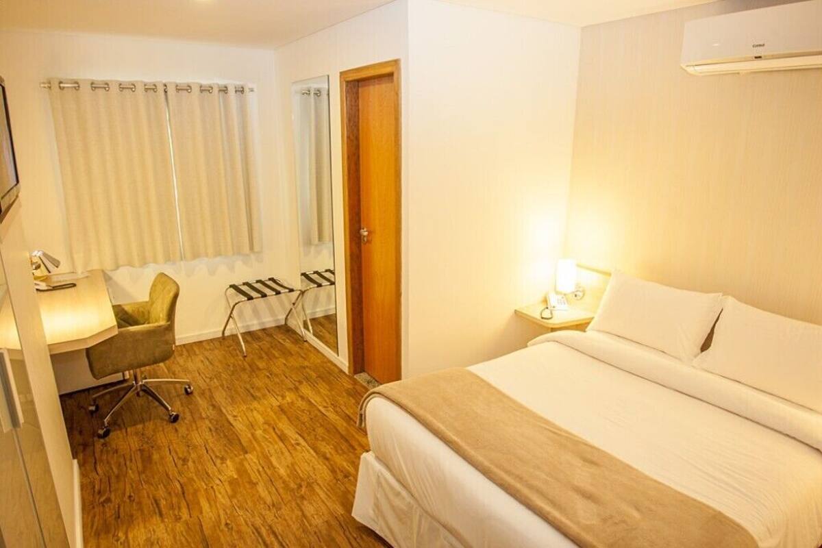 Minibar, safe på rommet, blendingsgardiner og wi-fi (inkludert)