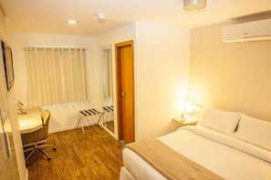 8 bedrooms, minibar, in-room safe, blackout curtains