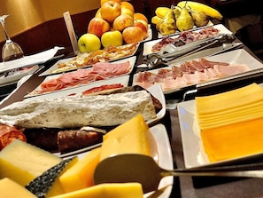 Breakfast buffet - La Petite Boheme (Vielha e Mijaran)
