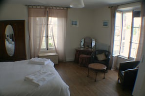 Habitación doble Confort | Sábanas de algodón egipcio y ropa de cama de alta calidad