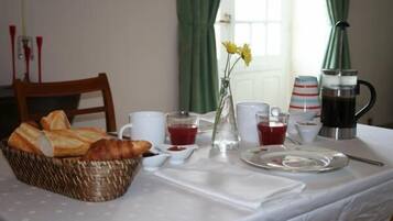 Free daily continental breakfast
