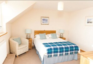 Literie de qualité supérieure, bureau, fer et planche à repasser