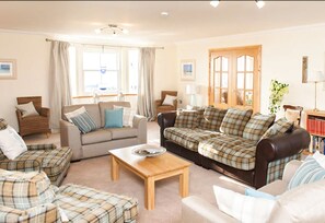 Coin salon dans le hall