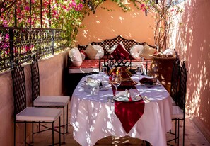 Outdoor dining - Riad Anabel (Marrakech)