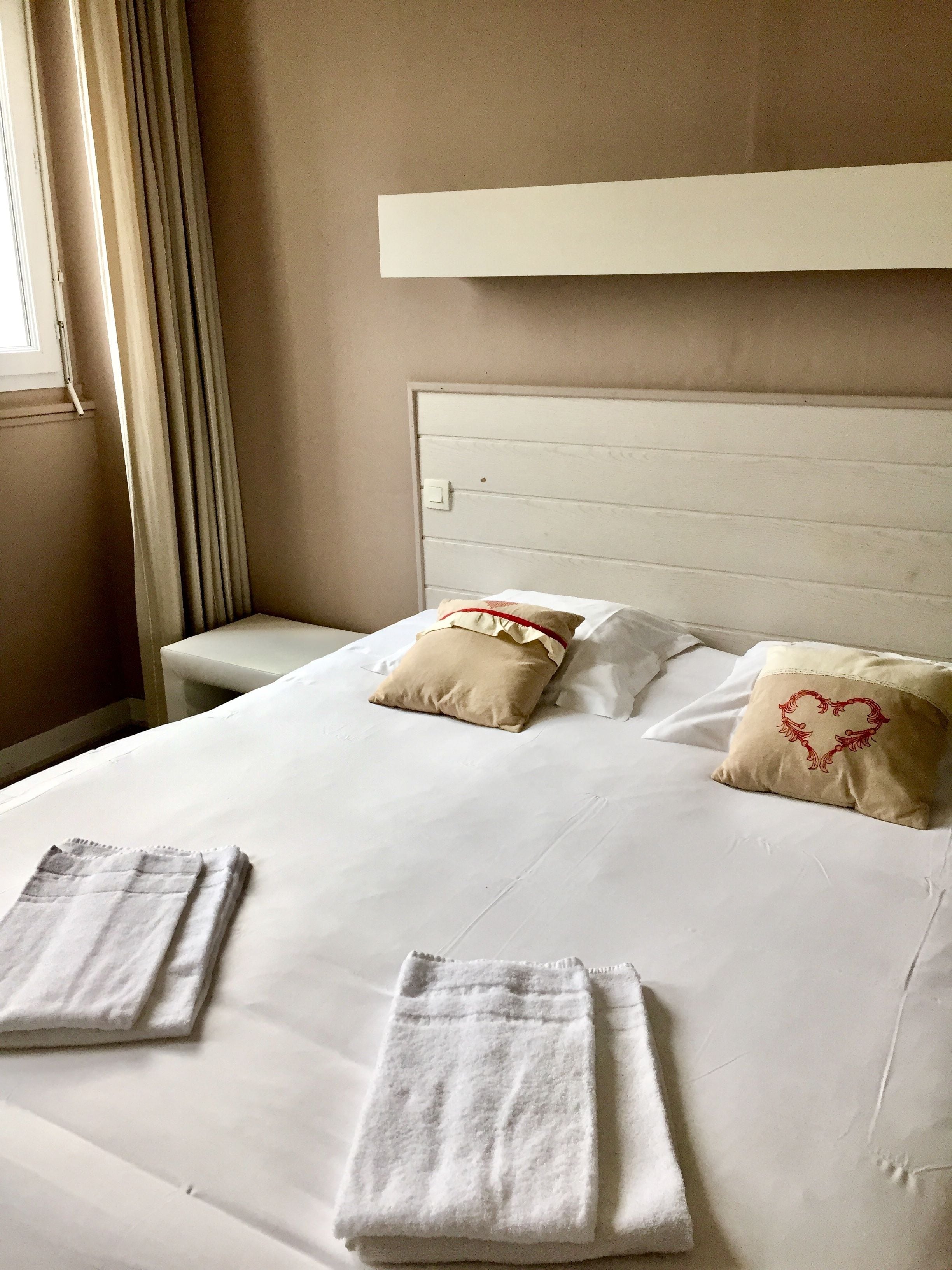 Double Room | Premium bedding, desk, iron/ironing board, cribs/infant beds