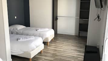 Literie de qualité supérieure, bureau, fer et planche à repasser