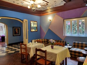 Inbegriffenes kontinentales Frühstück