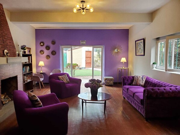 Lobby sitting area - Hostal The Place Miraflores (Lima)