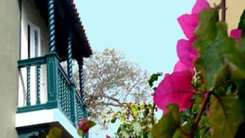 Pintu masuk properti
