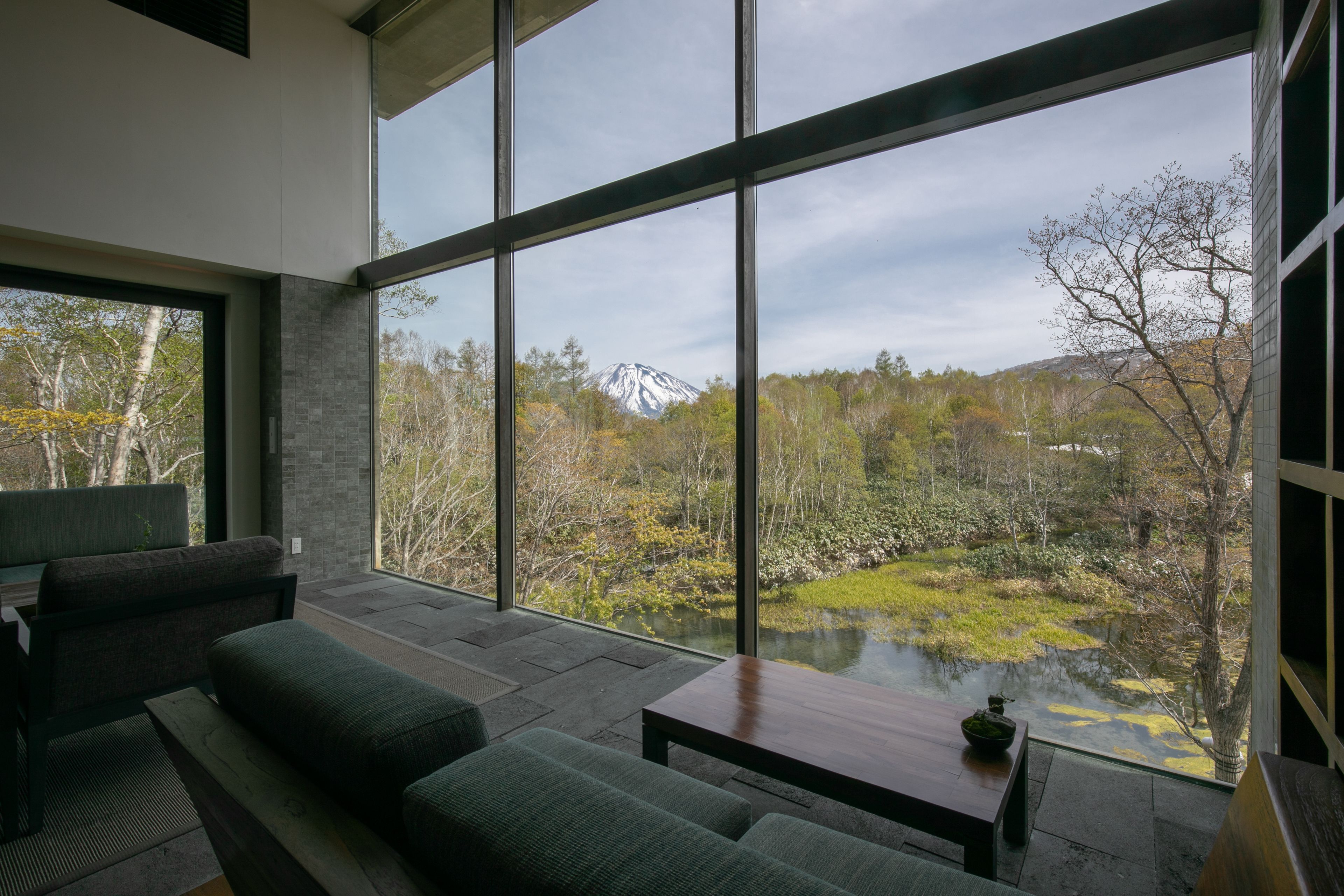 Free minibar items, in-room safe, free WiFi, bed sheets