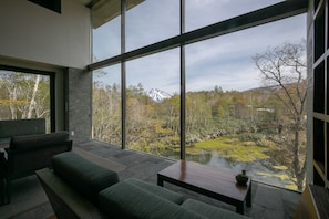 Free minibar items, in-room safe, free WiFi, bed sheets