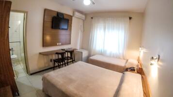 Rom – standard | Skrivebord, blendingsgardiner, wi-fi (inkludert) og sengetøy